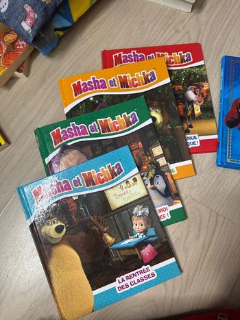 Lot de quatre livres Masha et Michka + 1 offert