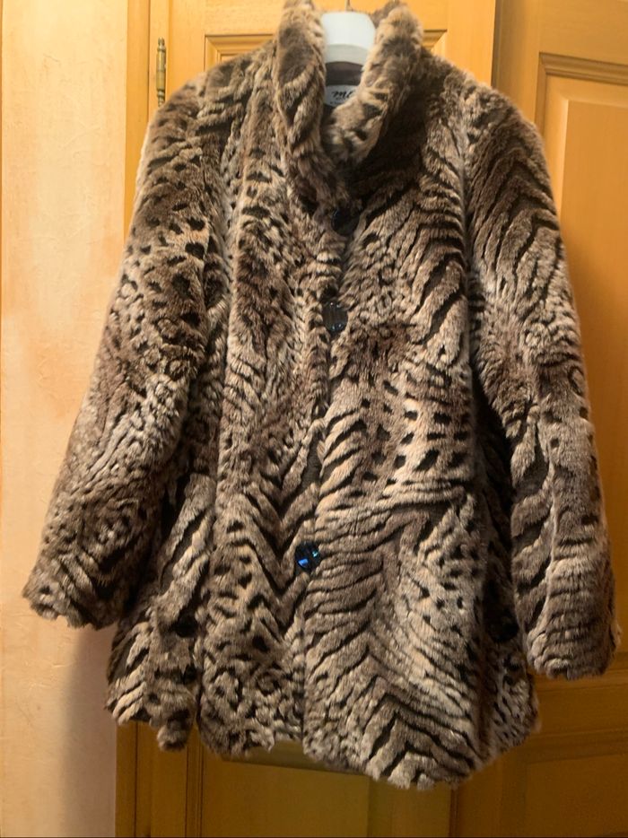 Manteau fausse fourrure - photo numéro 2