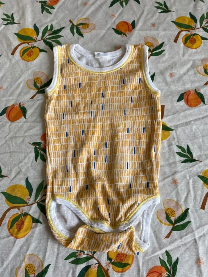 Lot de 3 bodies état neuf taille 6-9 mois - photo numéro 2