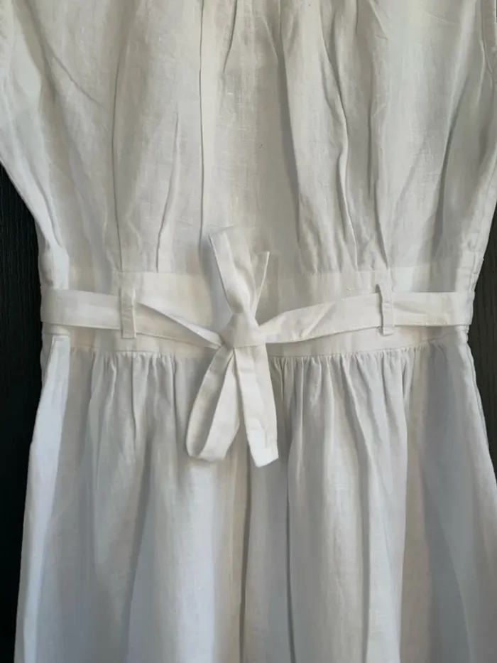 Robe blanche avec noeud sur le devant - photo numéro 2