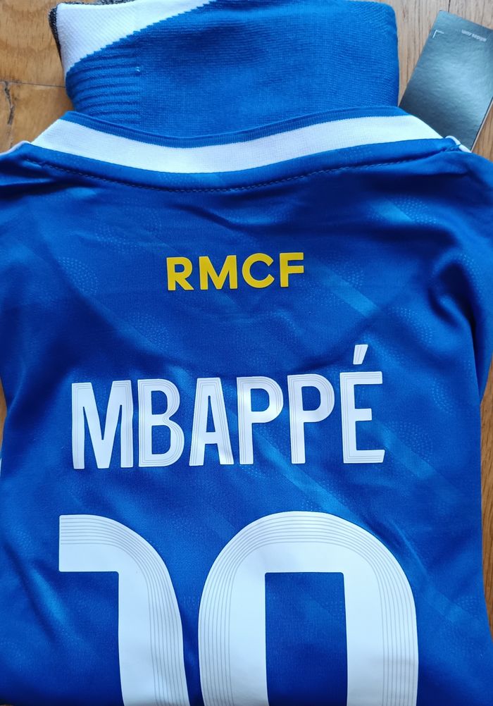 Magnifique kit Mbappe Real de Madrid taille 10 ans modèle 2026 - photo numéro 4