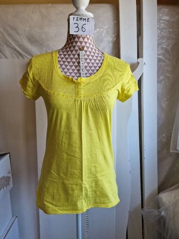 Tee-shirt, jaune, en coton, en très très bon état, longueur 60cm,marque C&A =4€