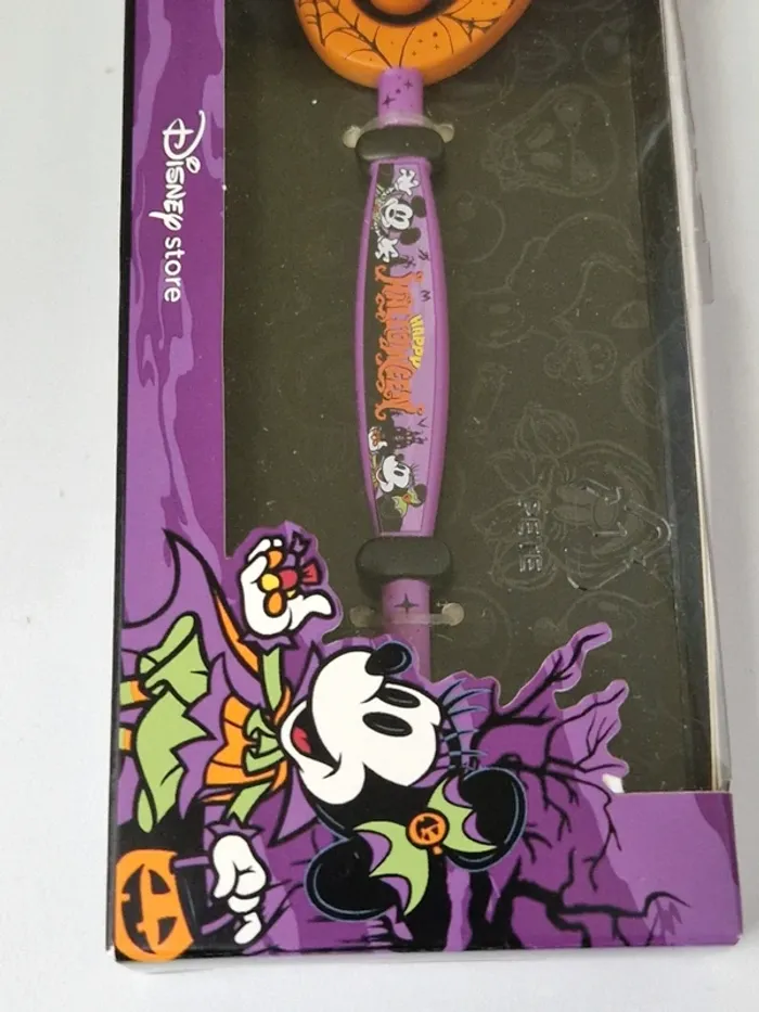 D285- Disney Store, Mickey and Minnie Halloween 2024 Key - NEW - photo numéro 2
