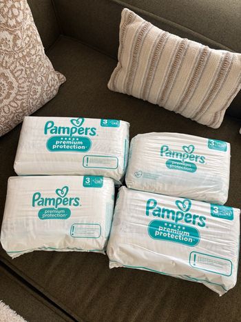 Couches Pampers taille 3 