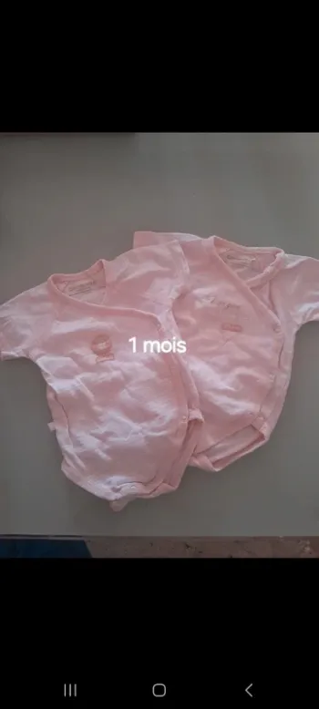 2 body MC fille 1mois