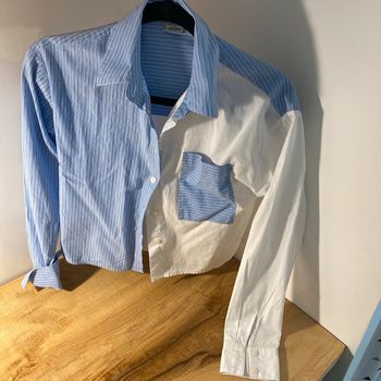 Chemise crop et manches longues