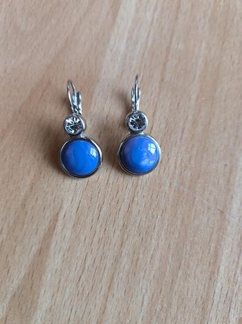 Boucles d'oreilles lilas avec brillant