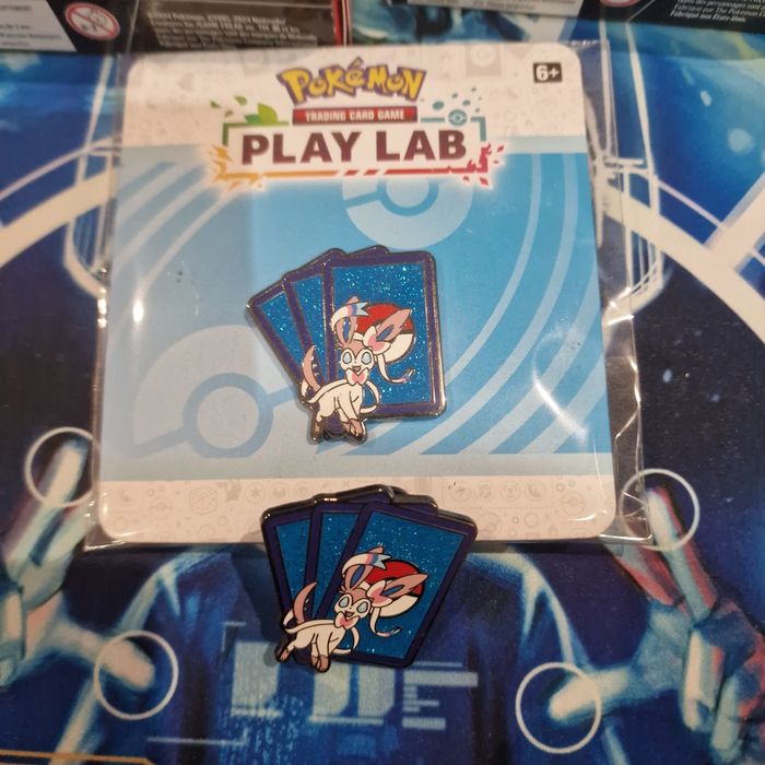 ⚡ Lot Pokémon – 2 Decks de Démonstration + 2 Pins Play Lab – NEUFS / COMME NEUF ⚡ - photo numéro 2