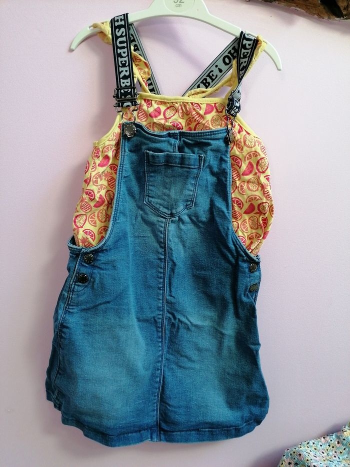 Robe salopette avec petit top à fleurs