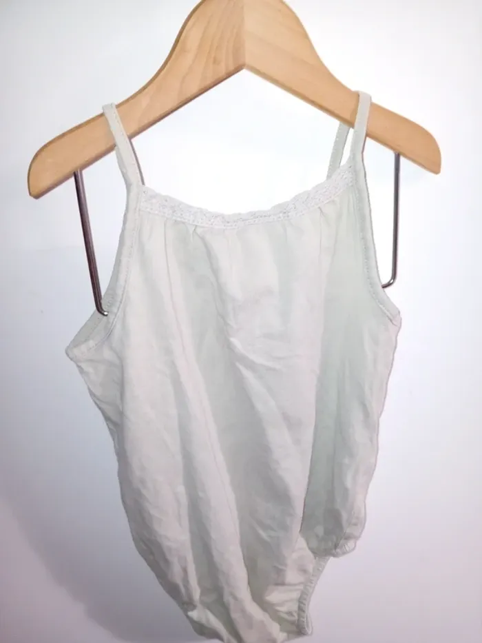 Lot de jolies blouses et bodys - photo numéro 13
