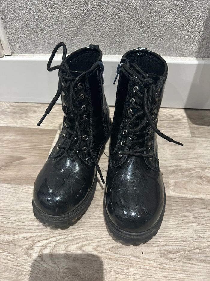 Paire de bottines vernis taille 32