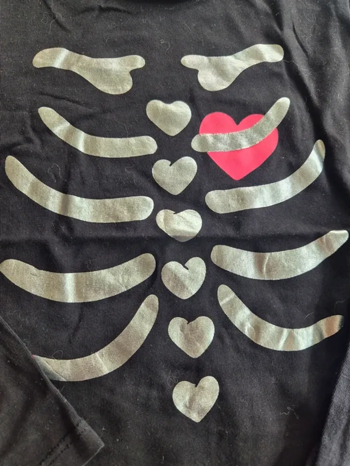 Lot T-shirts Halloween H&M 4-6 ans en très bon état - photo numéro 2