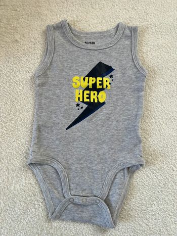 Body à bretelles gris super héros 9 mois kiabi