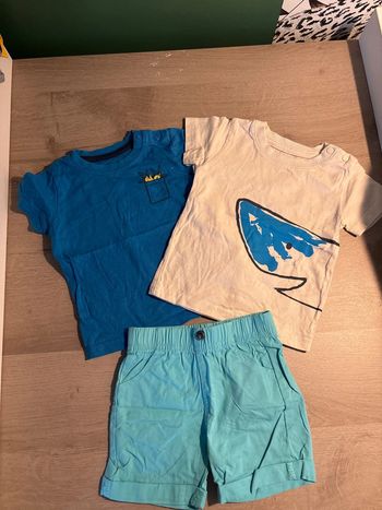 Ensemble short et 2 t-shirt assortis