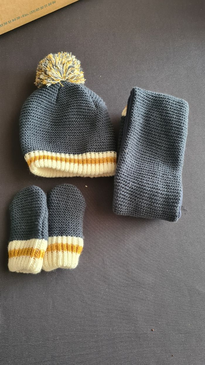 Ensemble écharpe bonnet gants