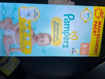 Couche Pampers taille 3