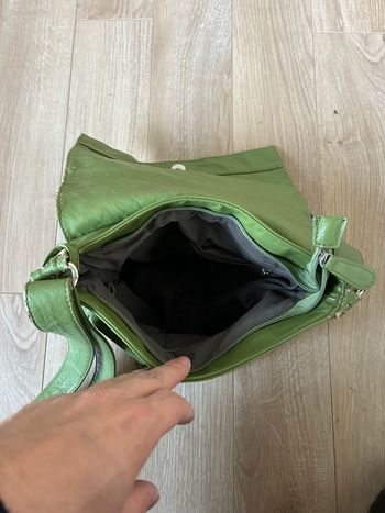 Sac besace vert simili cuir 27x29 cm