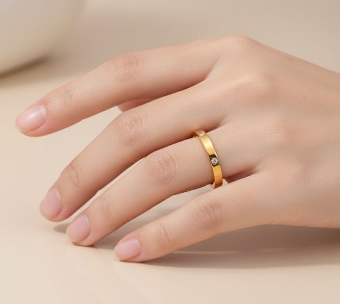 Bague fine dorée strass – Acier titane (Antirouille)