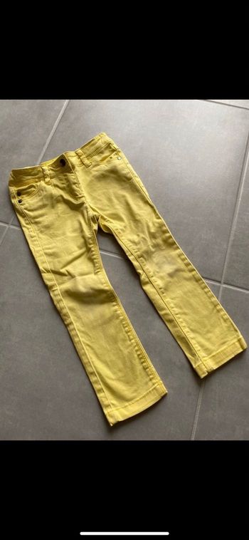 Jean jaune 36 mois