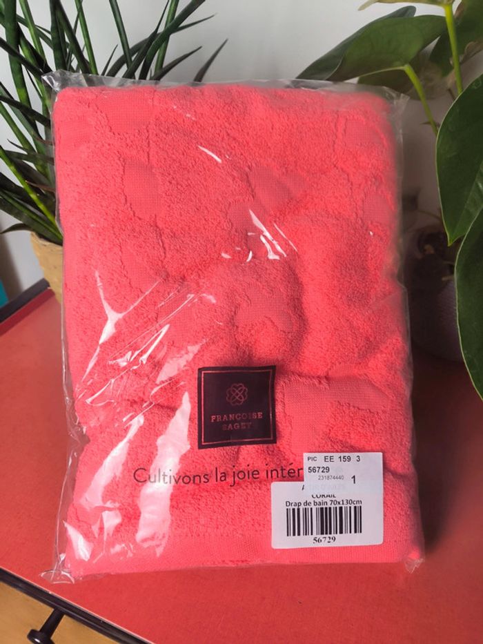 Drap de bain 70*130 " A tire d'ailes " Corail - Françoise Saget