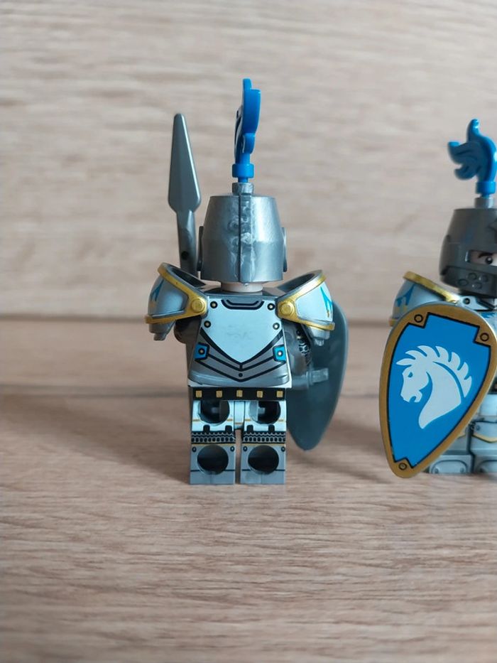 Figurines type lego 2 soldats chevaliers chevaux - photo numéro 5