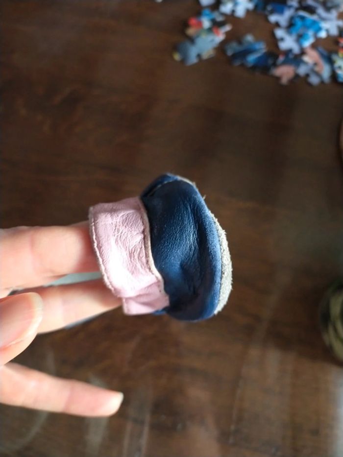 Petits chaussons cuir - photo numéro 4