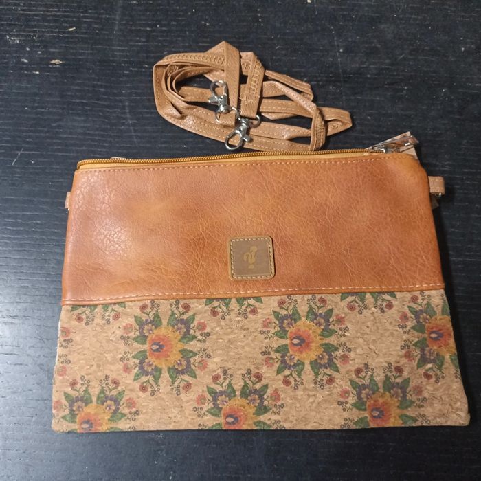 Pochette avec bandoulière