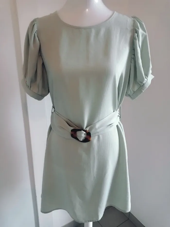 Magnifique robe vert amande vert d'eau avec ceinture intégrée boucle écaille de tortue T.M Shein - photo numéro 2