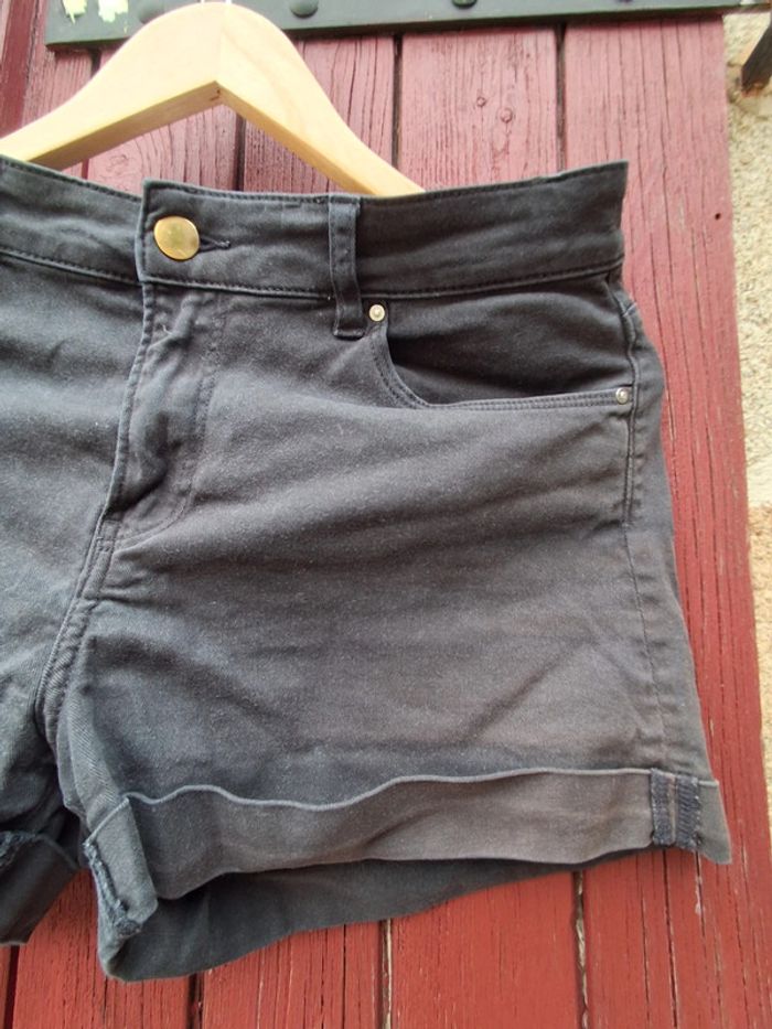 Short court H&M noir taille 38 - photo numéro 4