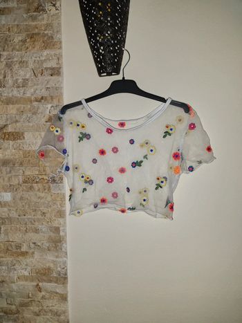 Top transparent fleurs brodées