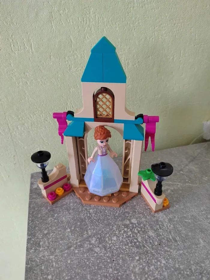 Lego Anna