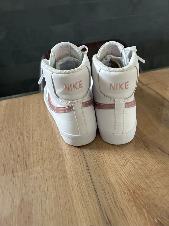 Baskets Nike Blazer Mid 77 - pointure 40 - photo numéro 4