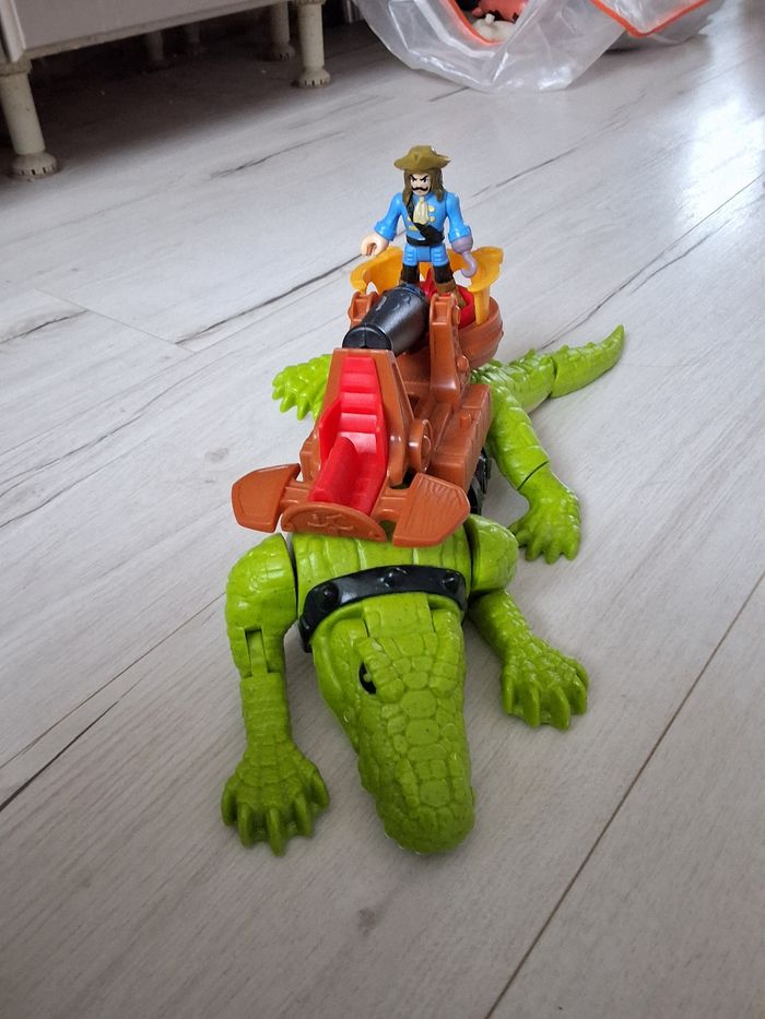 Jouet Mattel crocodile et capitaine crochet 42 cm de long - photo numéro 2