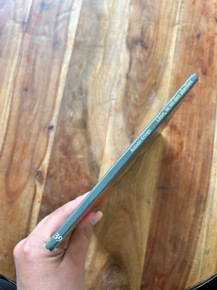 Livre Léon le roi des abeilles - photo numéro 2