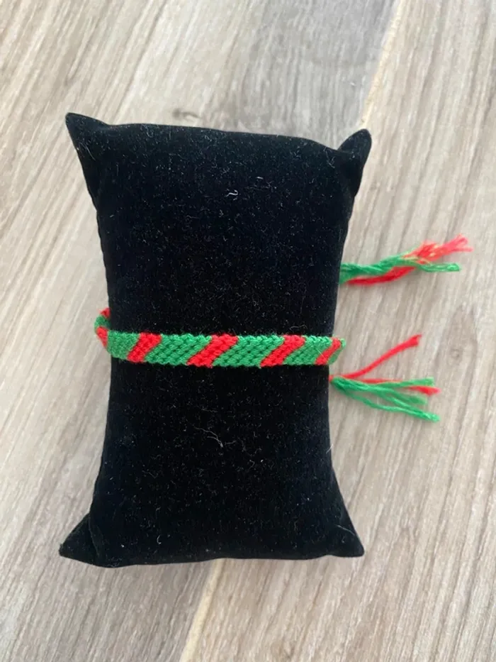 Bracelet d’amitié brésilien vert et rouge - photo numéro 2