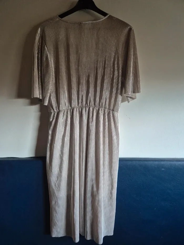 Très jolie robe - photo numéro 5