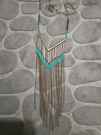 Long collier argenté et turquoise