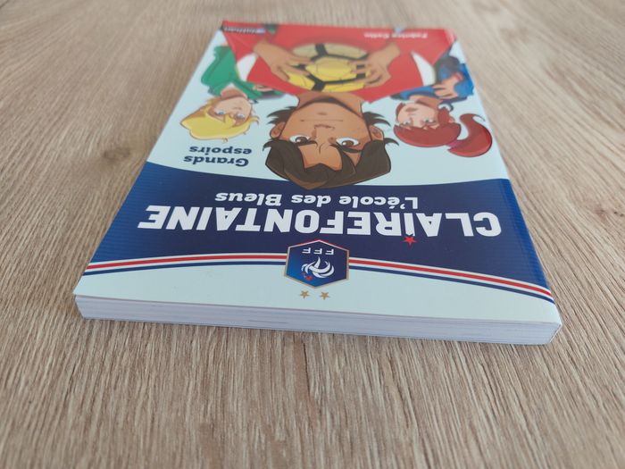 Livre jeunesse "Clairefontaine L'école des Bleus T6 Grands espoirs" football - photo numéro 6