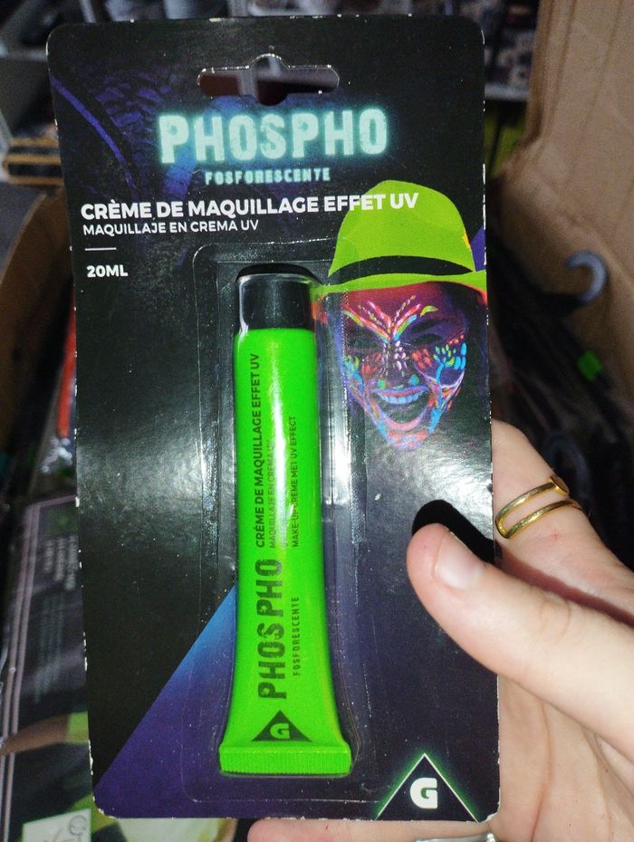 Maquillage effet uv
