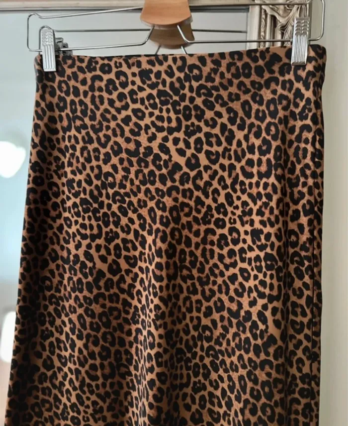 Jupe satin léopard Zara - photo numéro 2