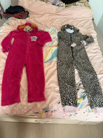 Deux pyjamas grenouillère