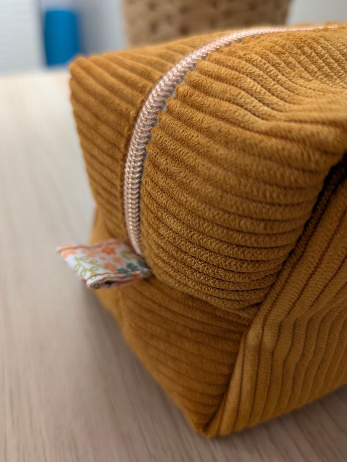 Trousse matelassée pour rangement maquillage ou autre - photo numéro 6