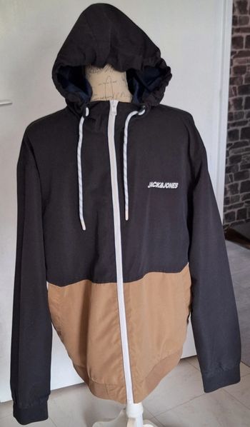 Veste à capuche zippée bleu marine, beige et blanche