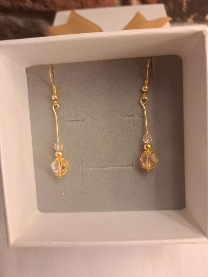 Boucles d'oreilles pendante pêche et doré - photo numéro 3