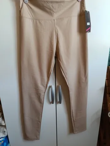 Pantalon beige simili