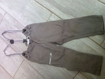 Pantalon à bretelles 18 mois marque obaibi