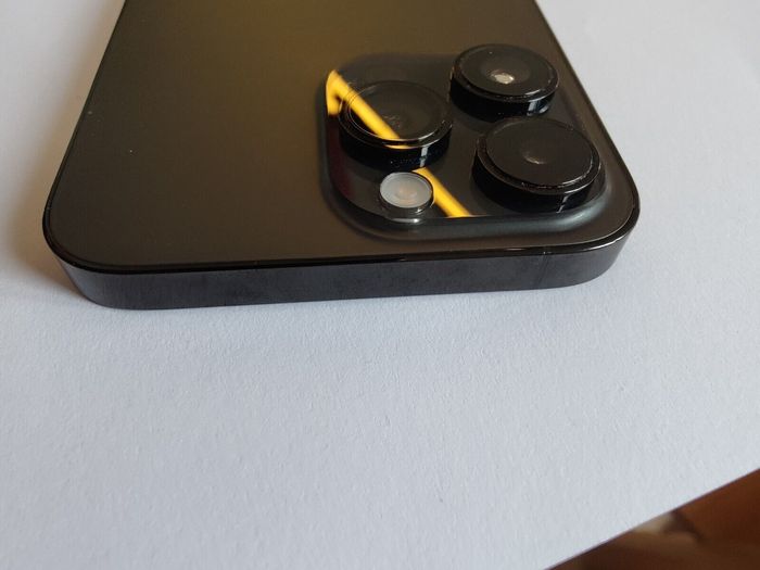 Une iphone quatorze pro max - photo numéro 2