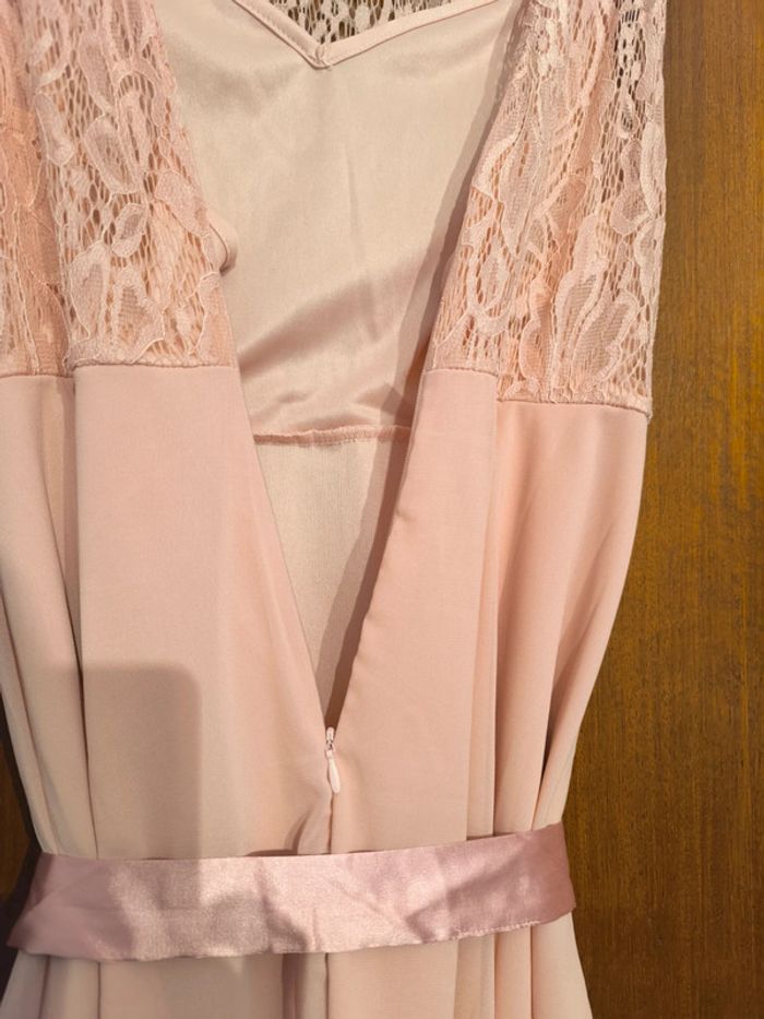 Robe rose bonbon sans manche avec dentelle - photo numéro 5