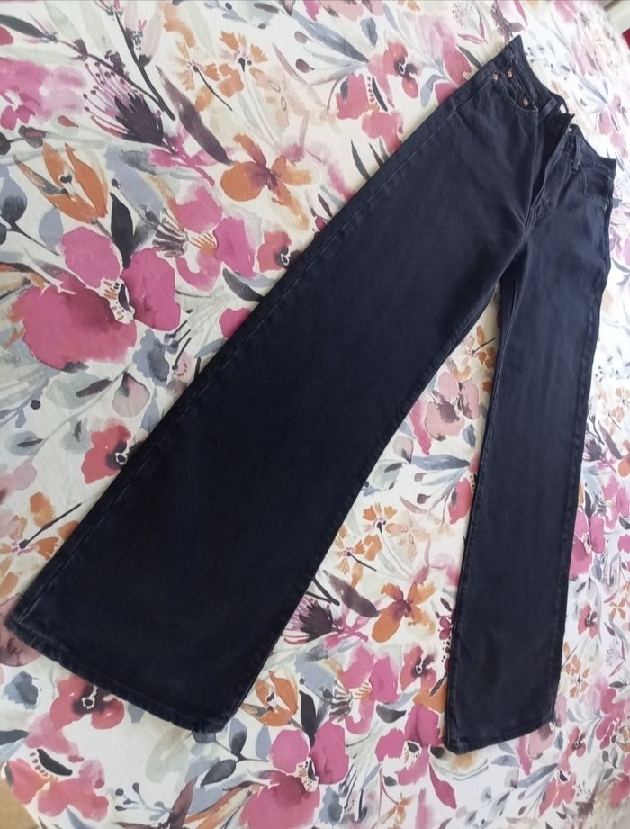 Jean Levis Ribcage Wide Leg W26/32 Color Rosie Posie-Noir