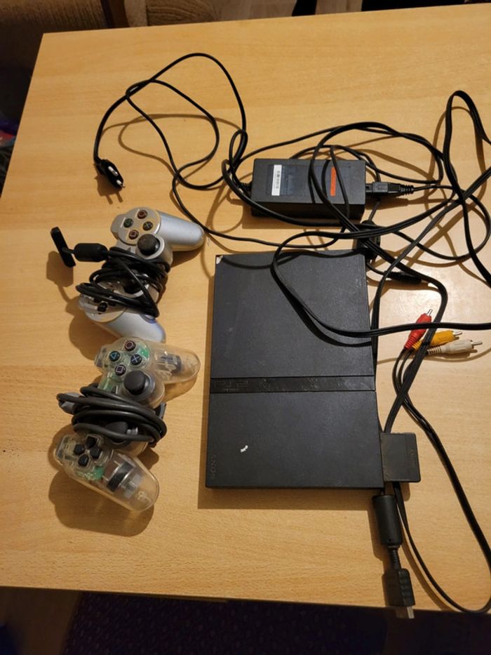 Console playstation 2 avec 2 manettes
